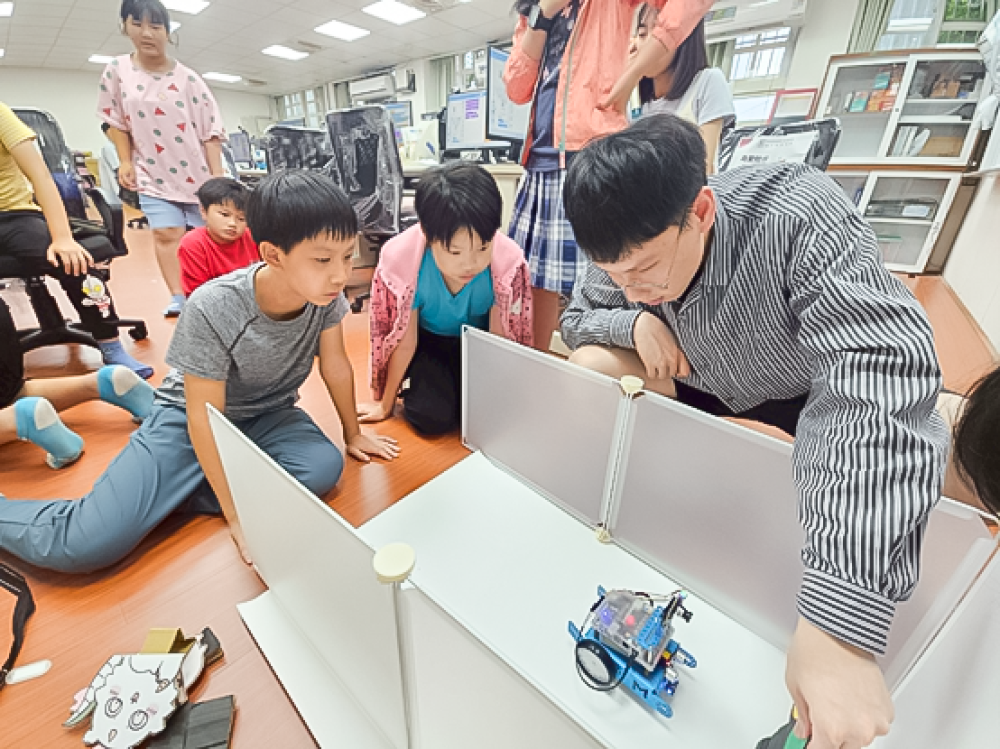 新北教育局攜手國北教大、臺師大開辦暑期AI營隊 打造科技學習新動能