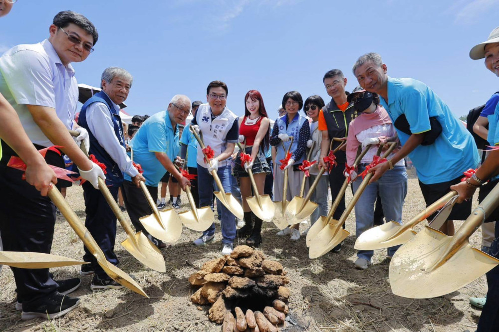 甜蜜專藷開窯囉！2025「金山甘藷季」登場  李多慧熱舞助陣、焢窯體驗人潮爆棚