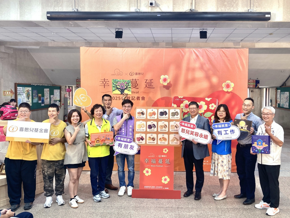 喜憨兒中秋禮盒AI創作憨兒童趣　竹縣長楊文科邀各界支持庇護工場商品