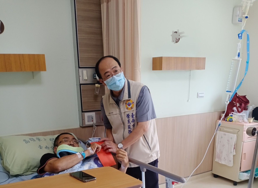 臺南榮服處結合地方社團 關懷慰助住院榮民