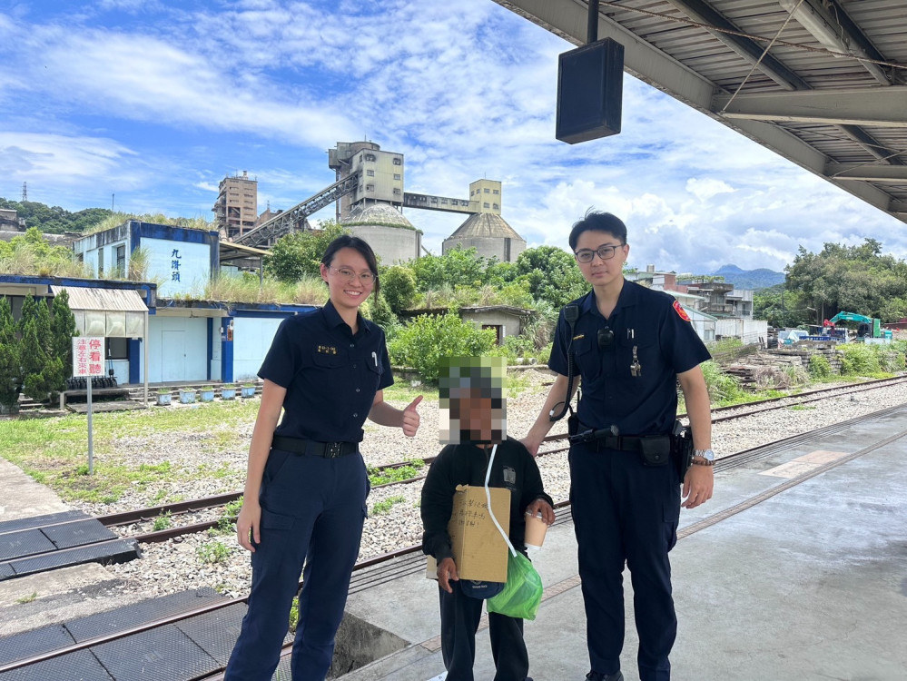 臺中老嫗迷途步行百里　竹縣暖警熱心協助返家傳為美談