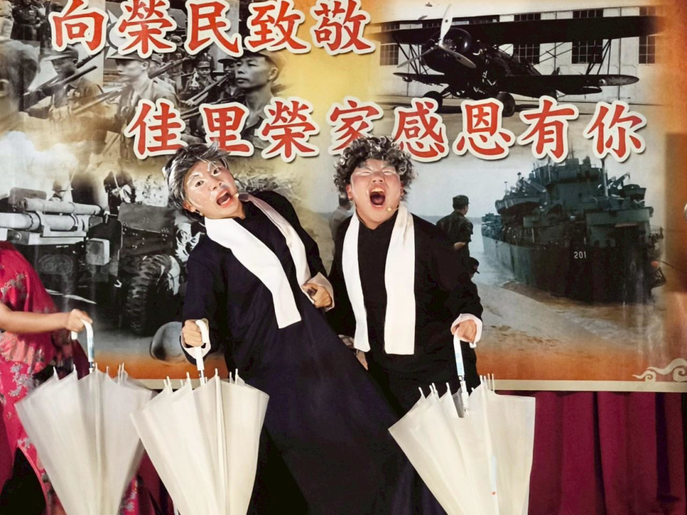 橘子泥劇團蒞佳里榮家巡演 喚起住民長輩年輕歲月