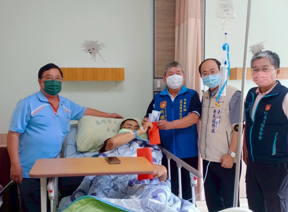 臺南榮服處結合地方社團 關懷慰助住院榮民