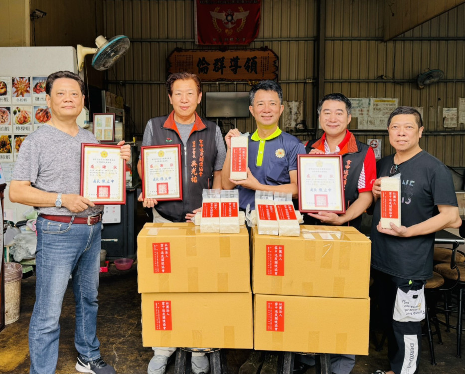 苗栗榮服處感謝雪中送炭協會捐贈愛心米關懷榮民眷