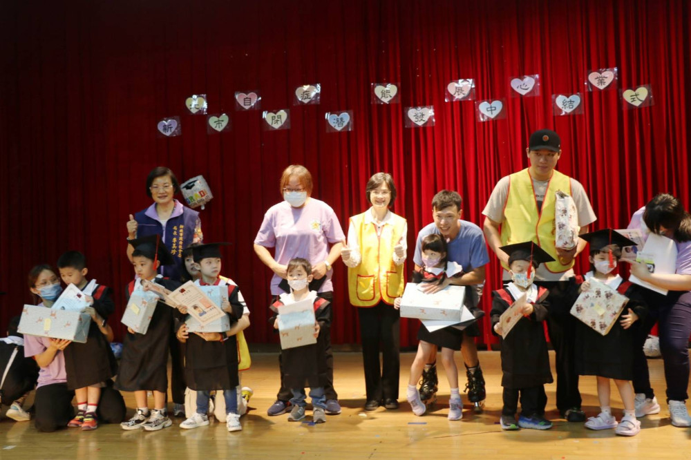 新北自閉症潛能中心結業式 星兒穿直排輪勇敢展演感動全場