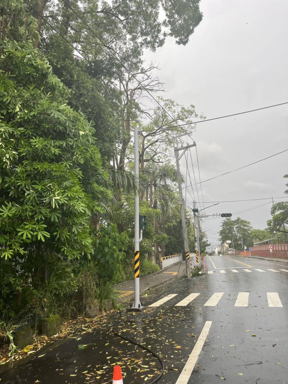 台南全力搶修楊柳颱風停電 遵循特定原則復電