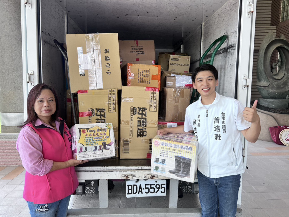 歐政豪牽線台南鞋廠　兩天內募集逾700雙雨鞋送抵花蓮災區