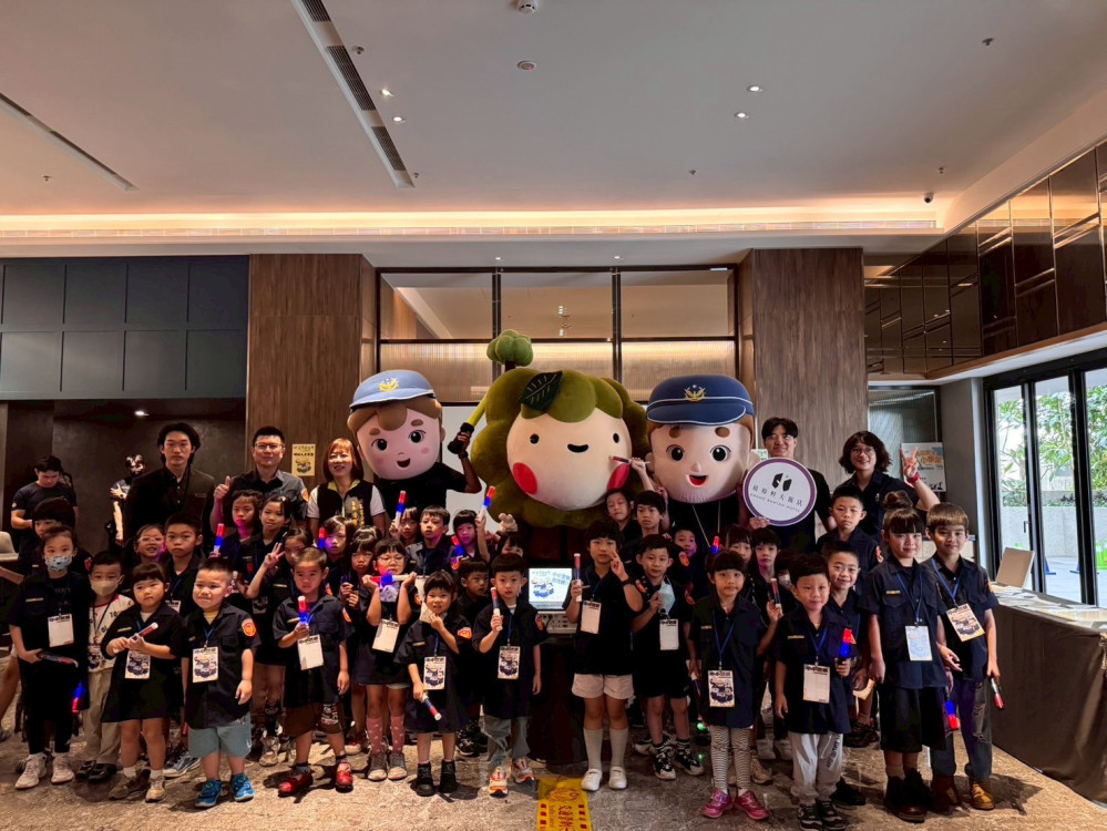 響應交通安全月 南市警五分局辦親子闖關 小小警察學安全知識