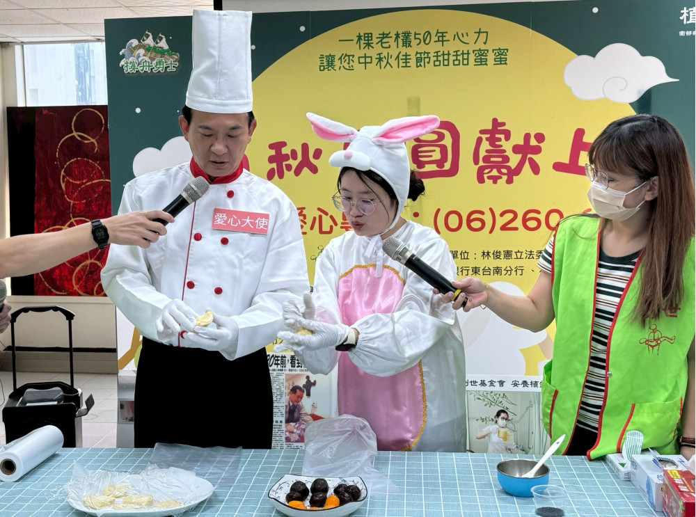 立法委員林俊憲化身中秋義賣大使 攜手創世助植物人家庭度佳節