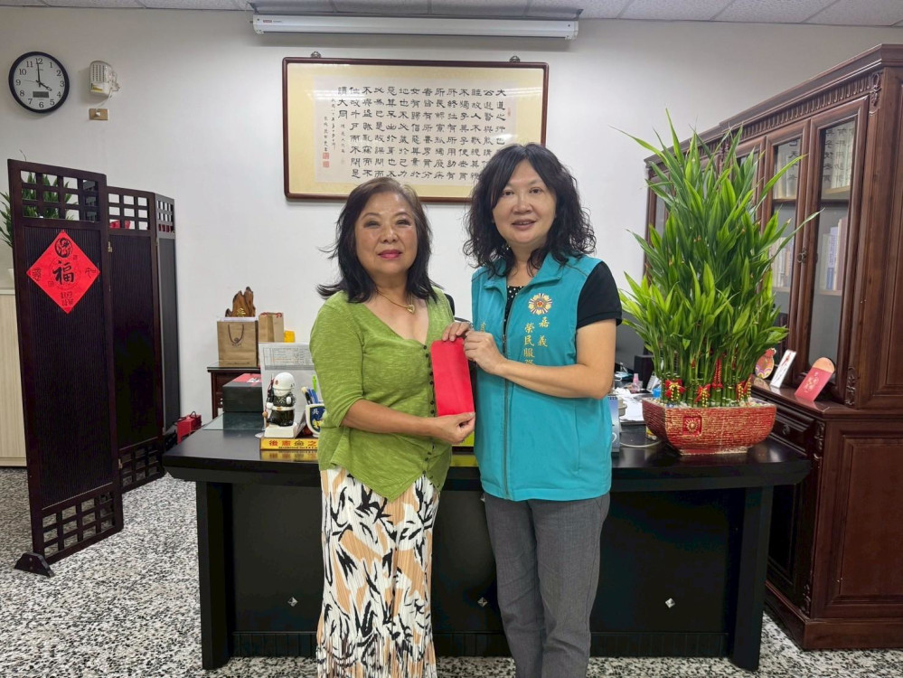 旅美成功女企業家反饋認養嘉義榮服處自強學子