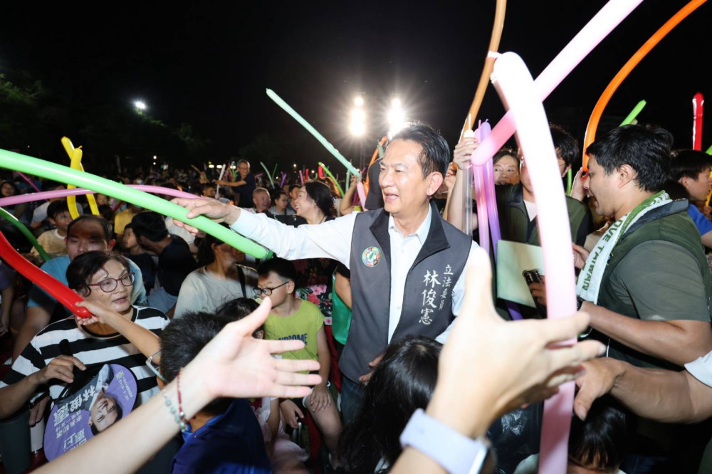 立委林俊憲邀請「FOCASA馬戲團派對」 精彩演出引爆夢幻歡樂夜