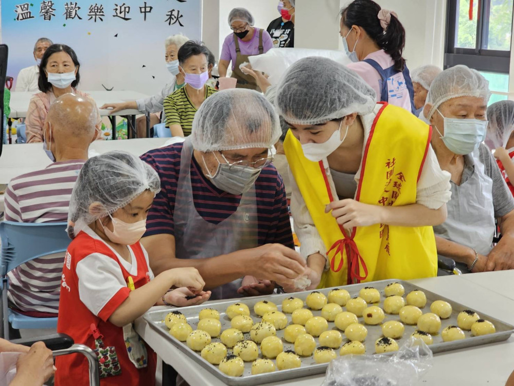 臺南榮家攜手志工幼兒廉政宣導×烘焙溫馨歡樂迎秋節