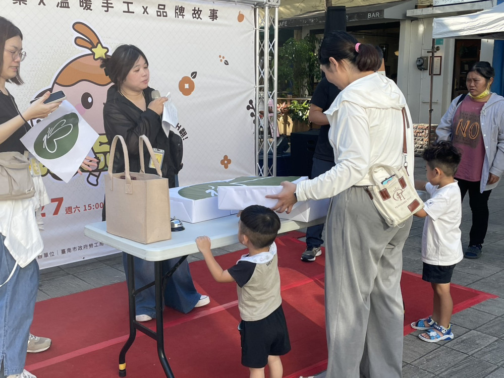 藍晒圖文創園區辦市集 臺南晴天坊線上线下促弱勢創業