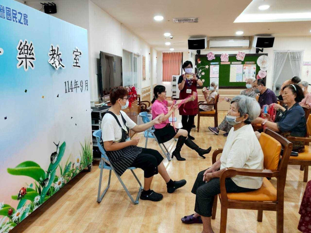 臺南榮家音樂輔療伴長者 與住民溫馨關懷交流