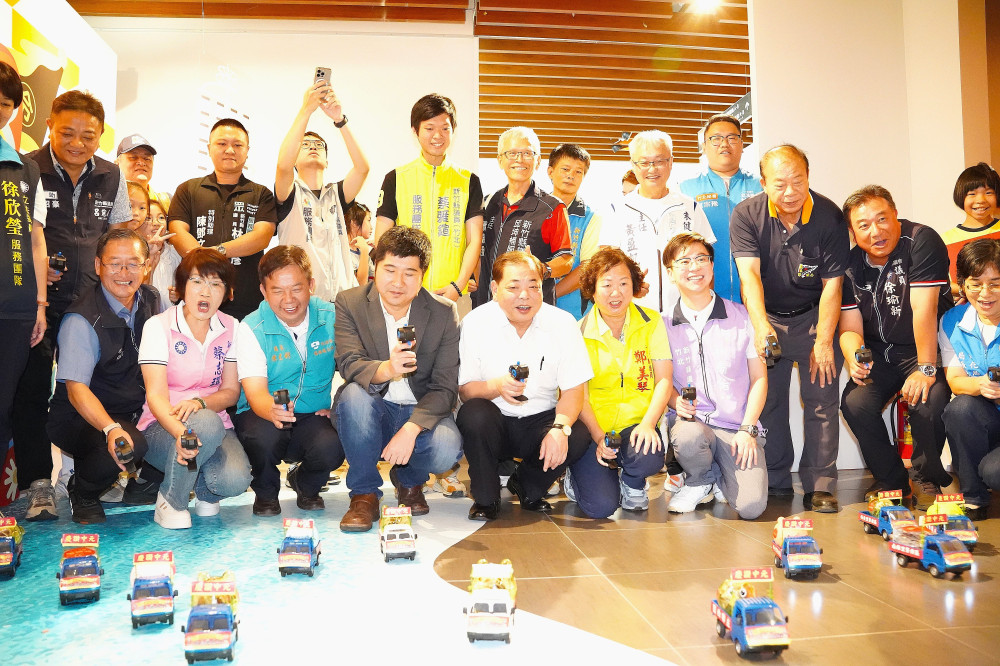 竹縣義民祭豬事大吉義民創藝展開幕　百隻創意彩繪小豬齊聚縣史館