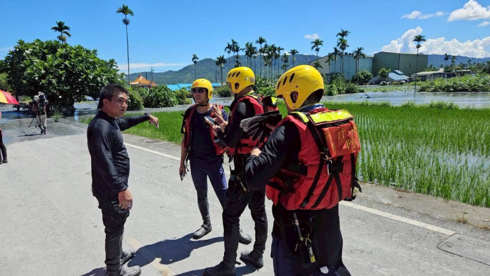 投入馬太鞍溪堰塞湖溢流災區　竹縣消防局特種搜救隊持續全力搜救
