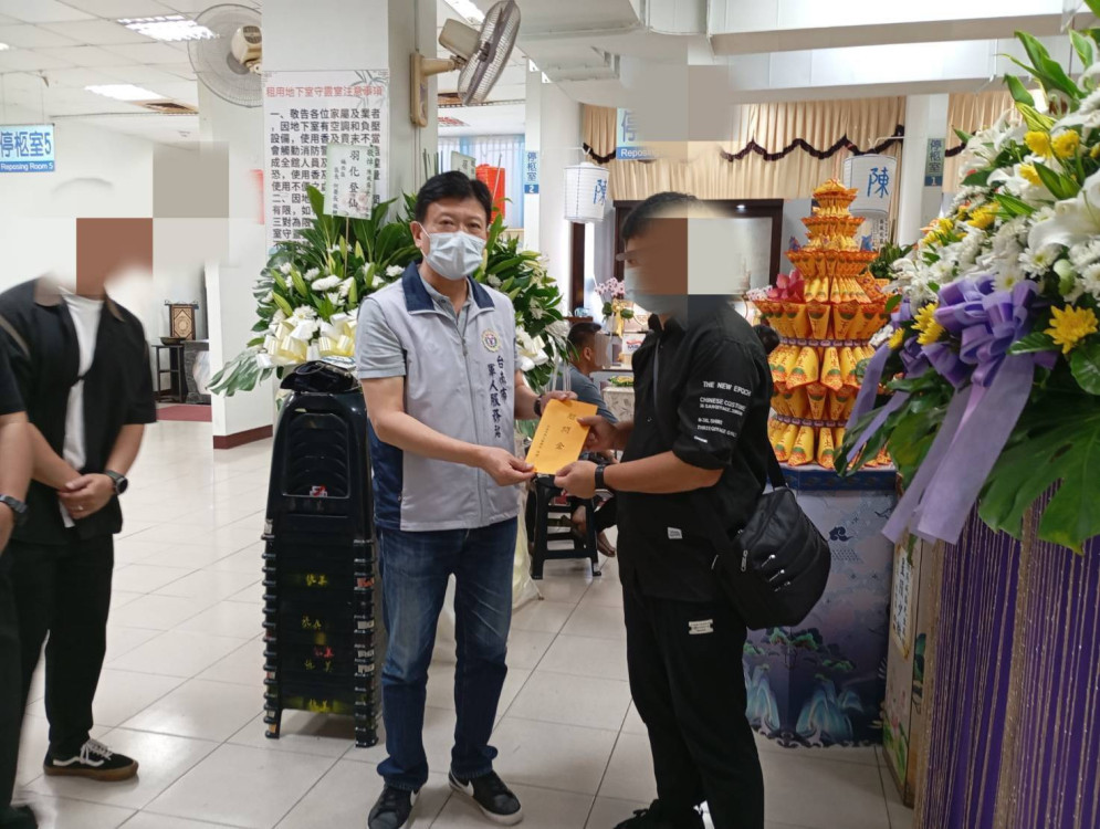 南市軍人服務站感謝秀峰公記慈善會慰問國軍急難家屬