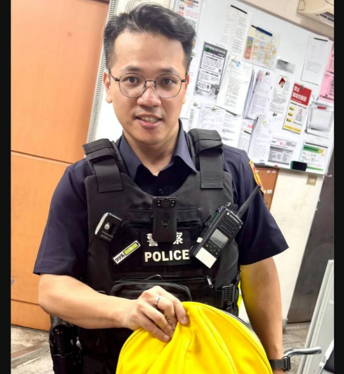 新竹城隍祭人潮中背包失而復得　教授杜聖聰暖心感謝警民合作
