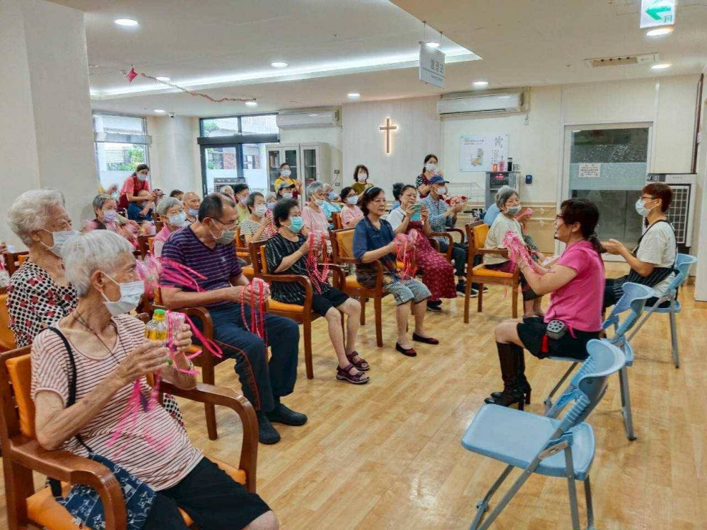 臺南榮家音樂輔療伴長者 與住民溫馨關懷交流