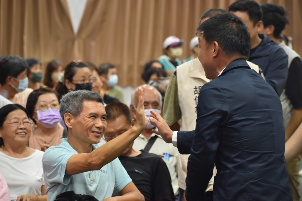 藍營票倉現綠旗！許智傑初選熱度爆表席捲深藍