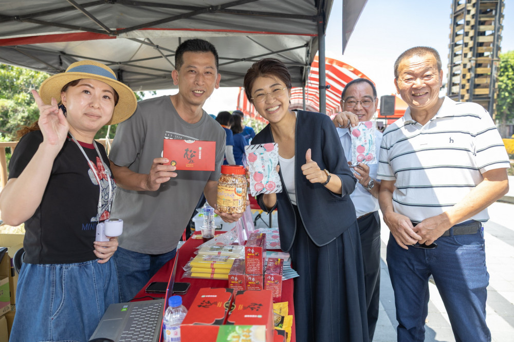 南投紅龍果評鑑頒獎 許淑華肯定農會及農民用心
