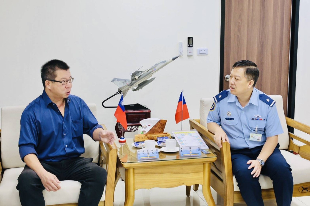 南市軍人服務站王健源顧問慰勞空軍一聯隊戰備辛勞