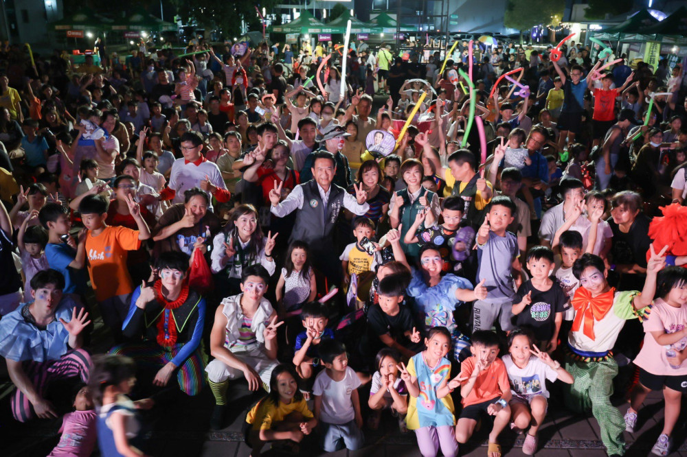 立法委員林俊憲邀 FOCASA 馬戲團進社區 台南永康 2000 人笑聲不斷