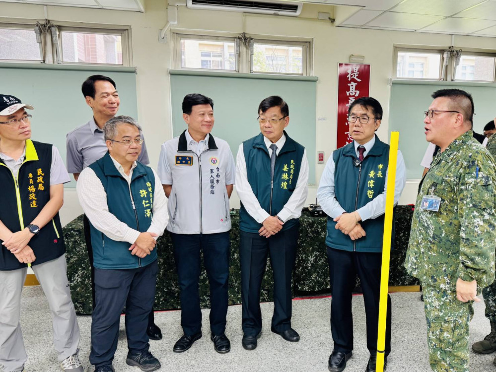 南市府訪視無人機訓練中心 肯定國軍科技建軍成效