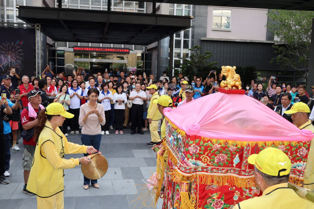 白沙屯媽祖粉紅超跑 首度停駕南投縣府