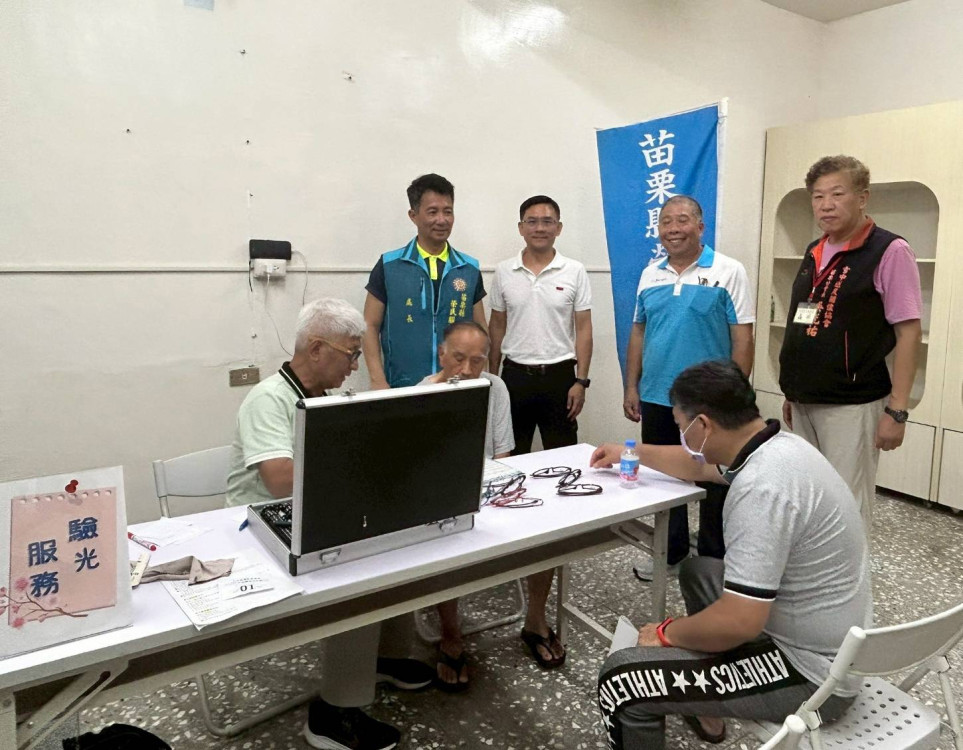 苗栗榮服處配鏡驗光巡迴外展服務 銅鑼榮民長輩