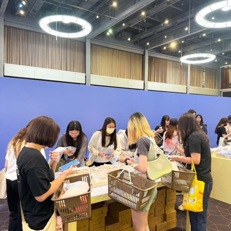新光三越左營店韓流來襲！SEVENTEEN迷你成員快閃派對登場
