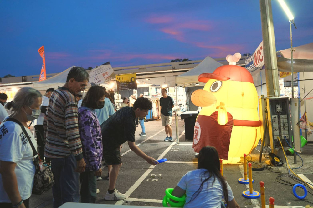 夜奇鴨快閃大東大東東夜市歡樂夏夜！黃偉哲現場發放限量夜市券