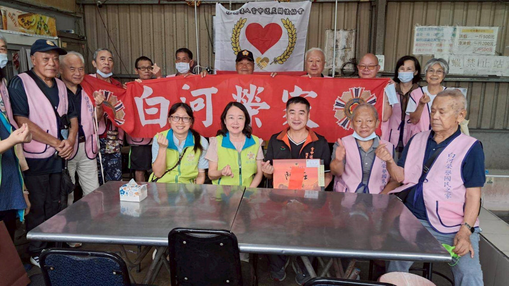 白河榮家感謝雪中送炭協會熱情邀約 住民享釣蝦樂 