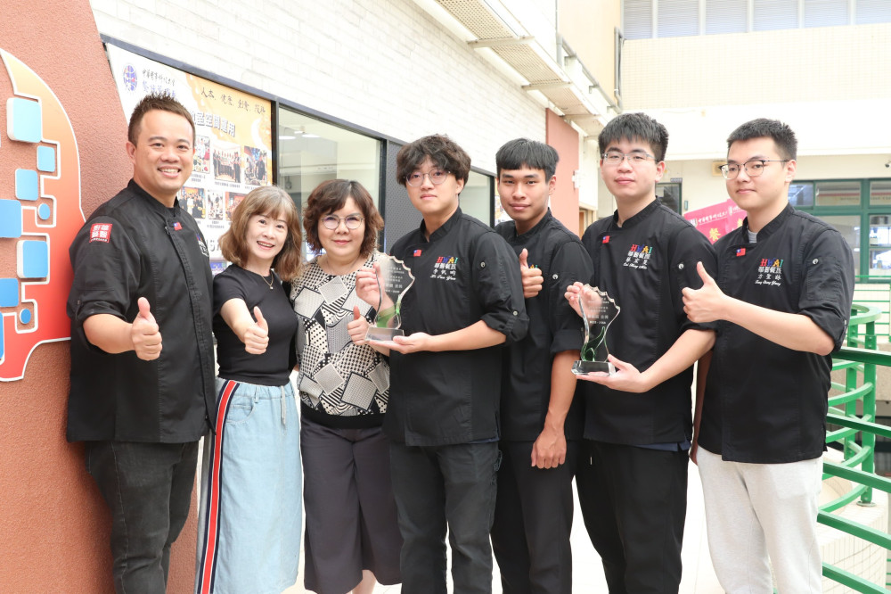 中華醫大餐旅系李帆畇洪鈺閎勇奪銀養創新料理賽總冠軍