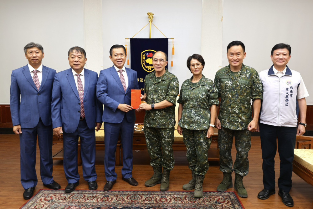 南縣進出口商業同業公會率團敬軍慰問8軍團辛勞