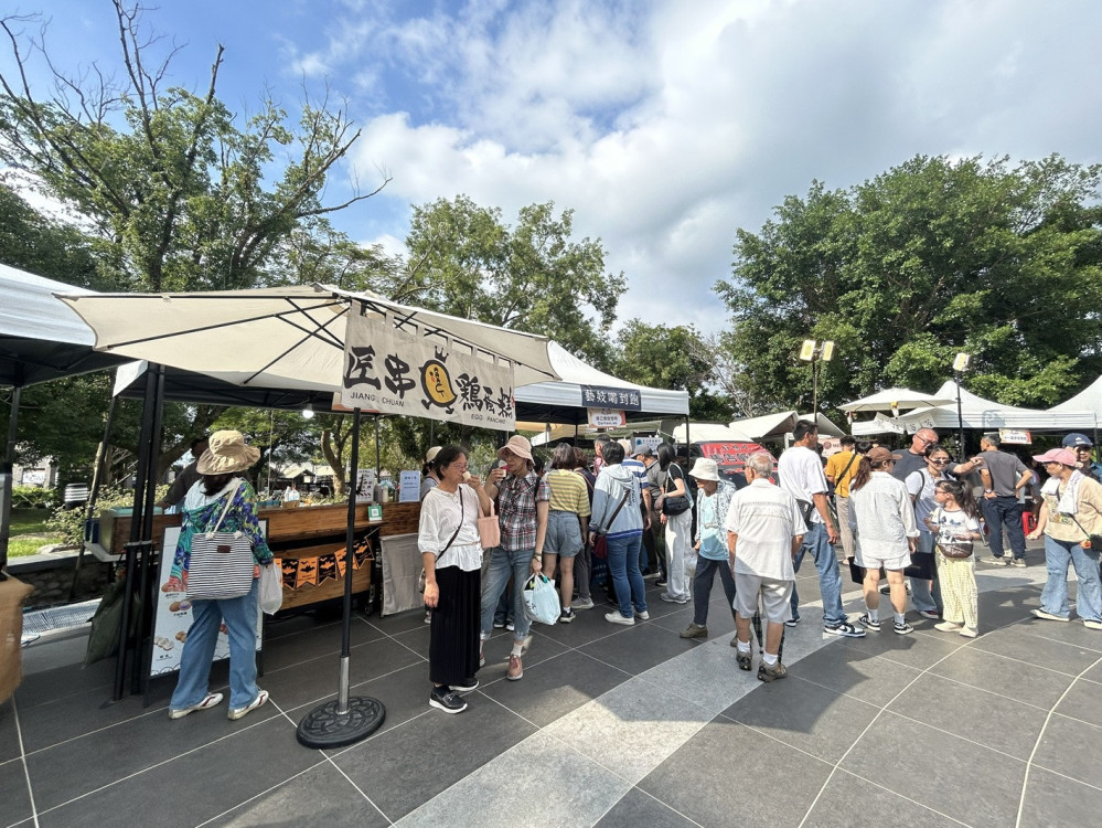 關子嶺溫泉美食節市集剩 2 天!泡湯逛攤抽好禮,夜賞光影裝置超愜意 關子嶺溫泉美食節市集剩 2 天!泡湯逛攤抽好禮,夜賞光影裝置超愜意