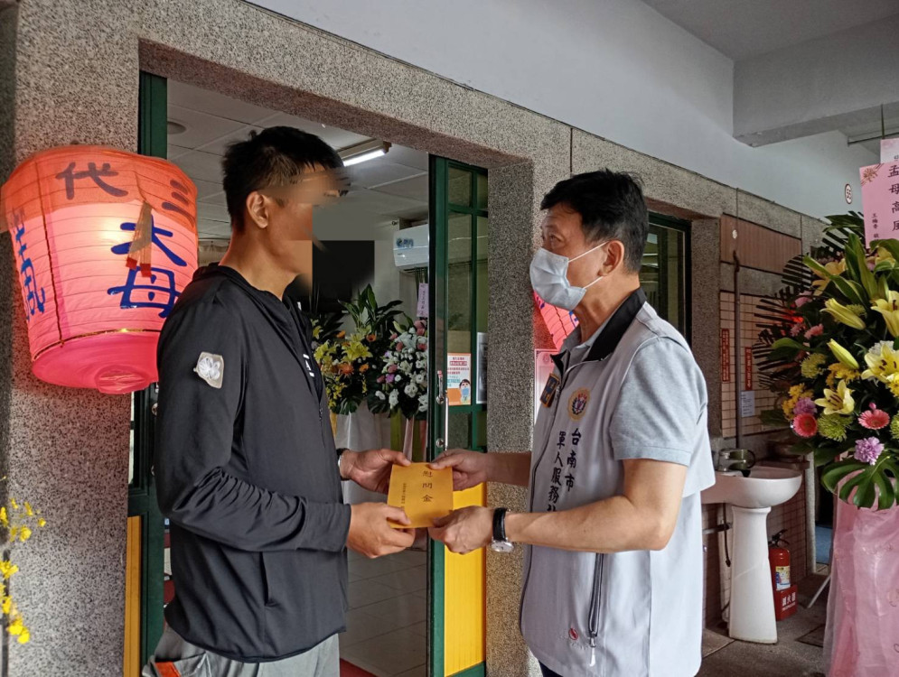 南市軍人服務站慰問急難國軍家屬