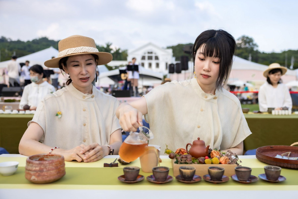 南投茶博人潮強強滾 千人茶會茶席飄香