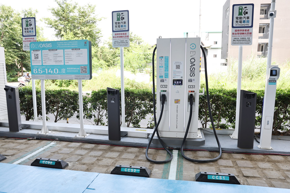臺南首批快充站6處充電格上線 歡迎電動車主利用