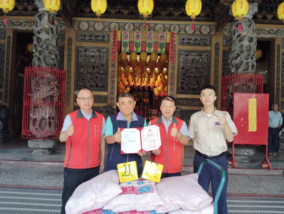 屏東榮服處感謝三山國王廟捐贈愛心米 暖心關懷榮民眷