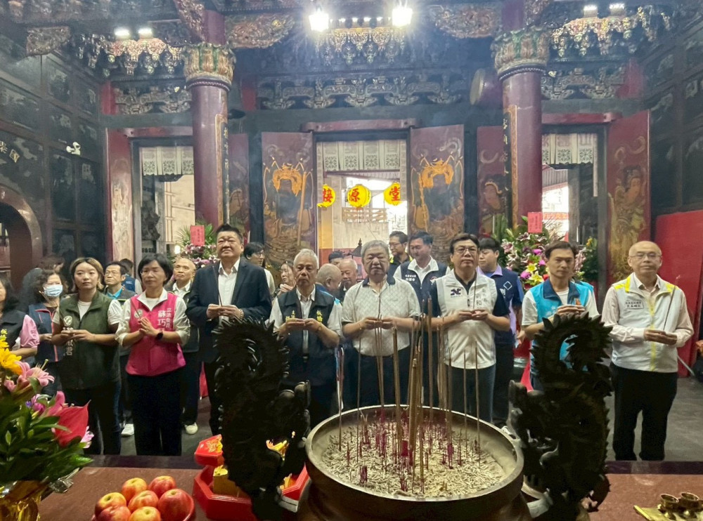 新北接源堂創廟153周年暨新義社110周年  劉和然點燃起馬炮