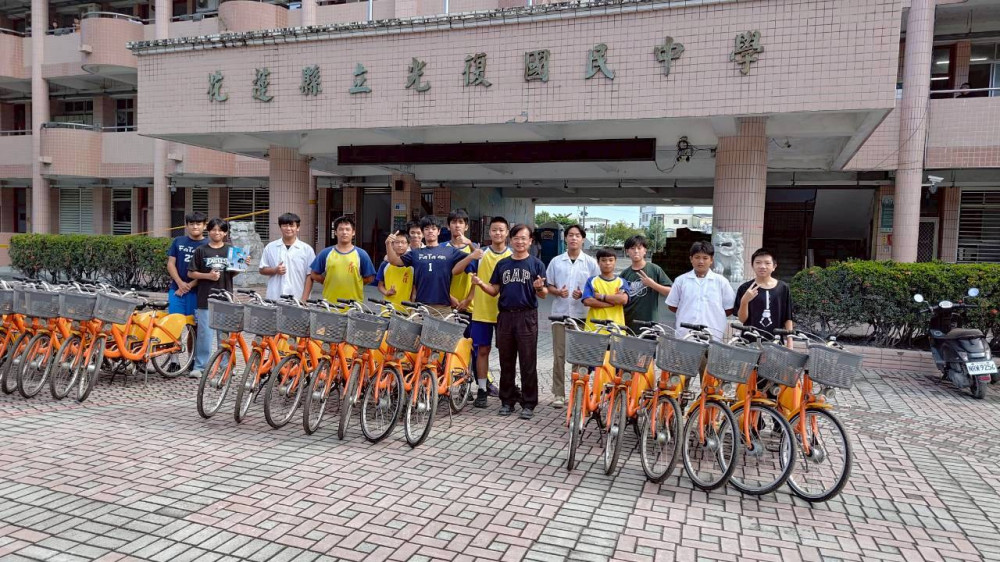 陪伴光復學子重啟生活 新北市捐贈45輛YouBike