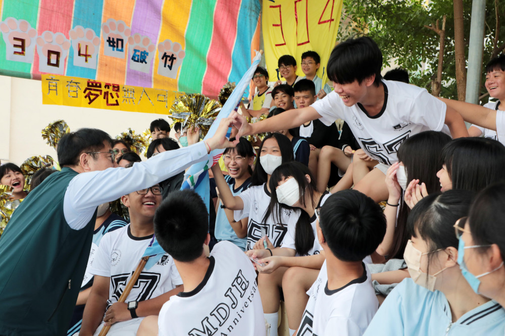 民德國中57週年校慶 黃偉哲勉勵學生努力學習充實自我