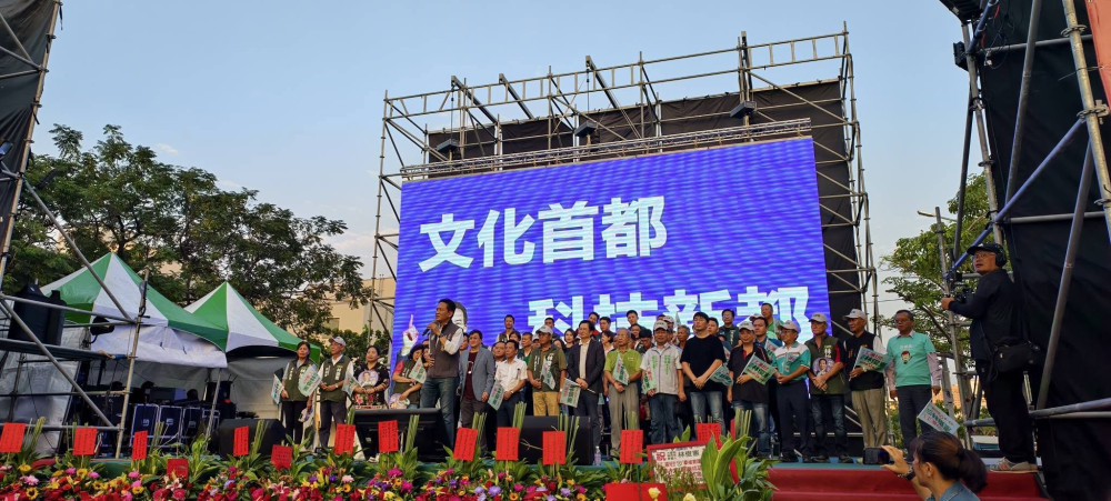 林俊憲台南團結大會湧萬人 提民生政策拼幸福城市