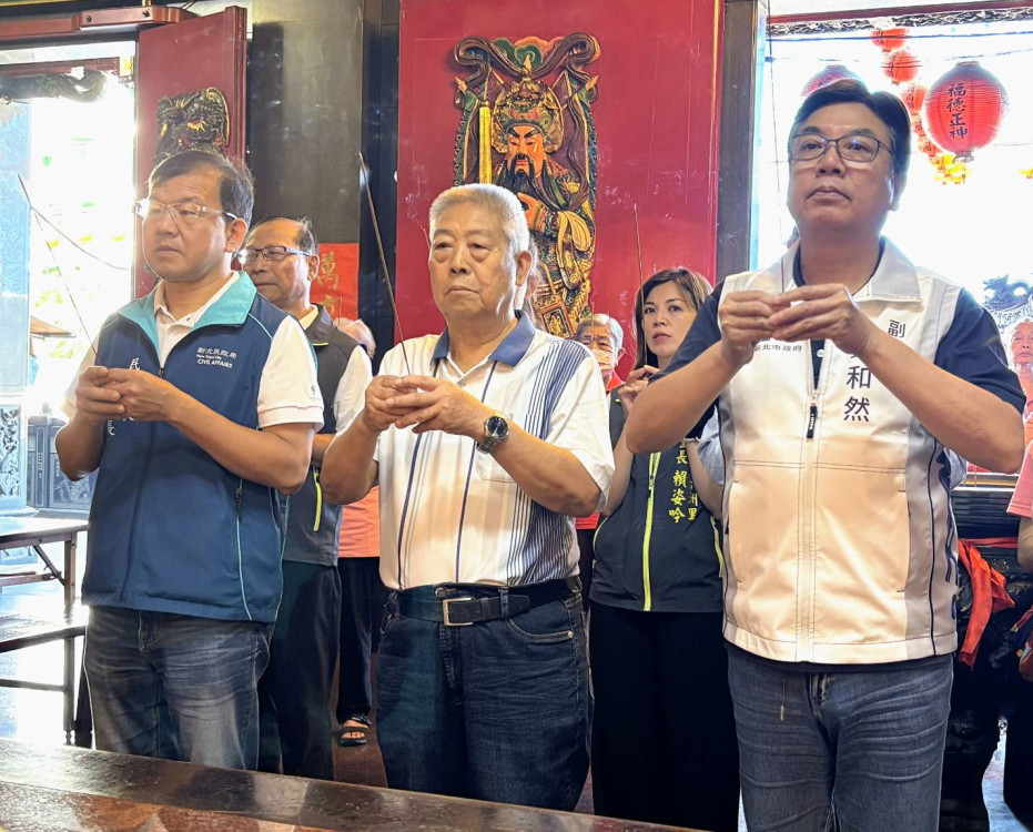 副市長劉和然參拜浮洲福德宮   致贈匾額「福佑蒼生」感謝公益貢獻