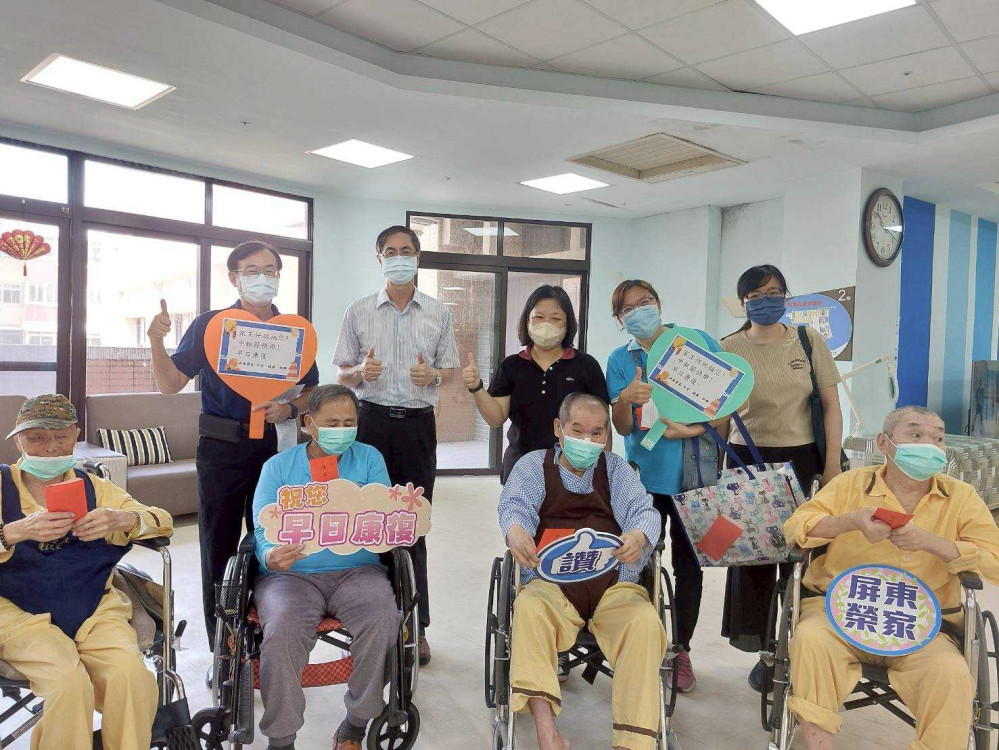 屏東榮家秋節關懷住院榮民