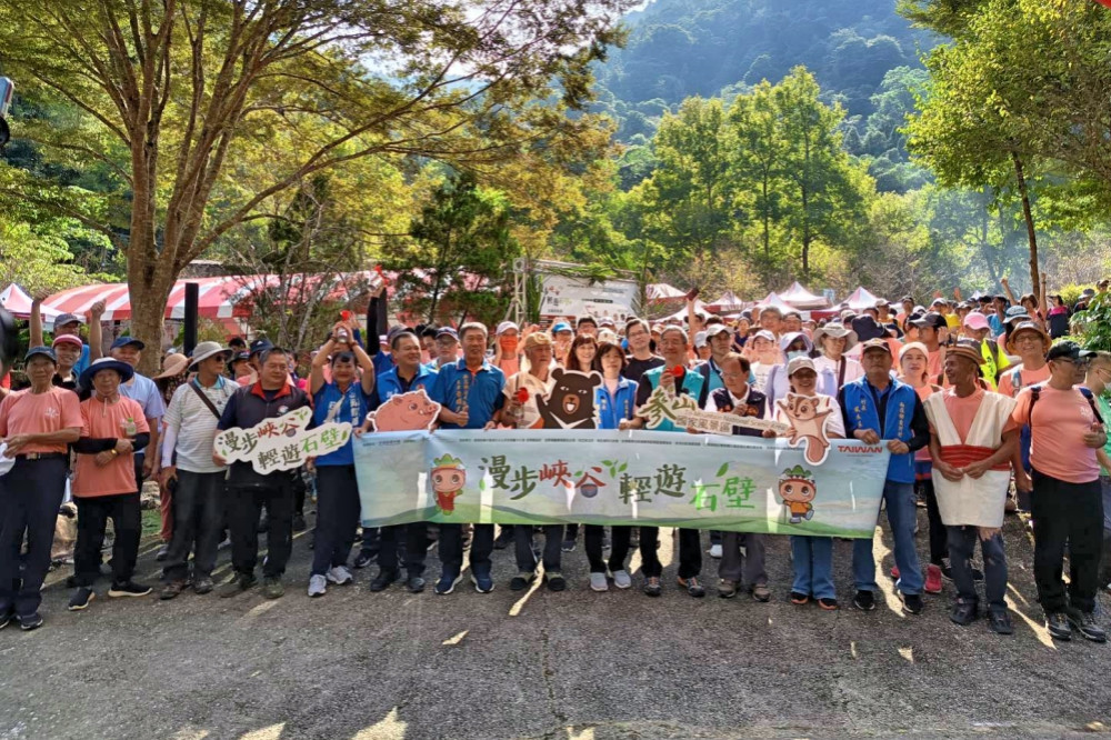 漫步峽谷、輕遊石壁　苗栗南庄石壁部落健行逾500位旅人熱情參加