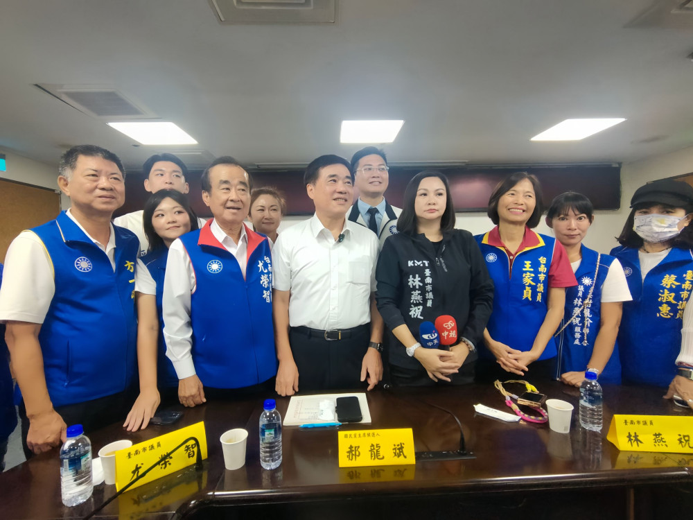 郝龍斌拜會臺南藍營議員 答年輕人認同、藍白合等關鍵題