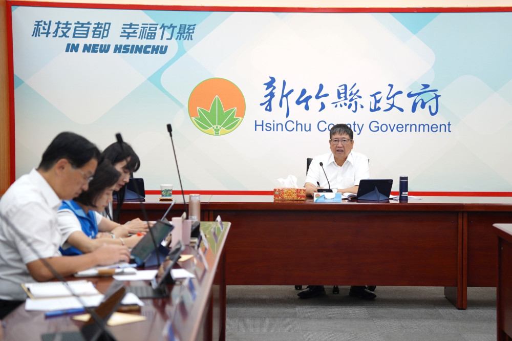 憂心泰崗溪堰塞湖、秀巒國小崩塌　竹縣長楊文科：保持聯繫中央、該撤就撤