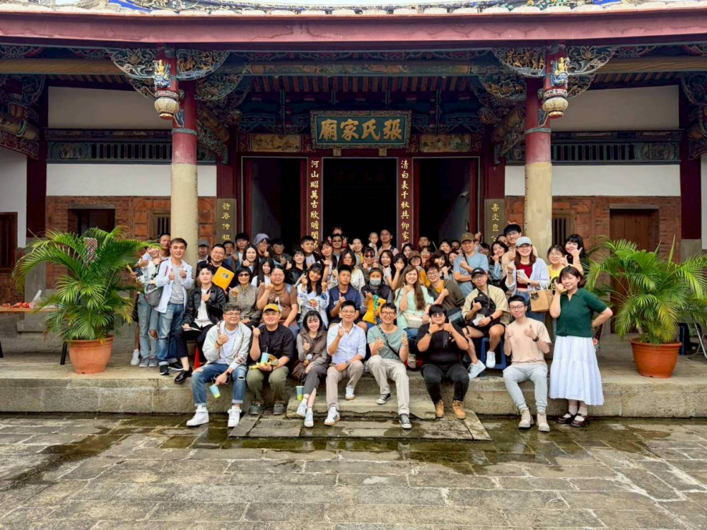 玄奘USR攜手青年漫畫家詮釋新埔詩意　「杜潘芳格的時間繪卷」展登場